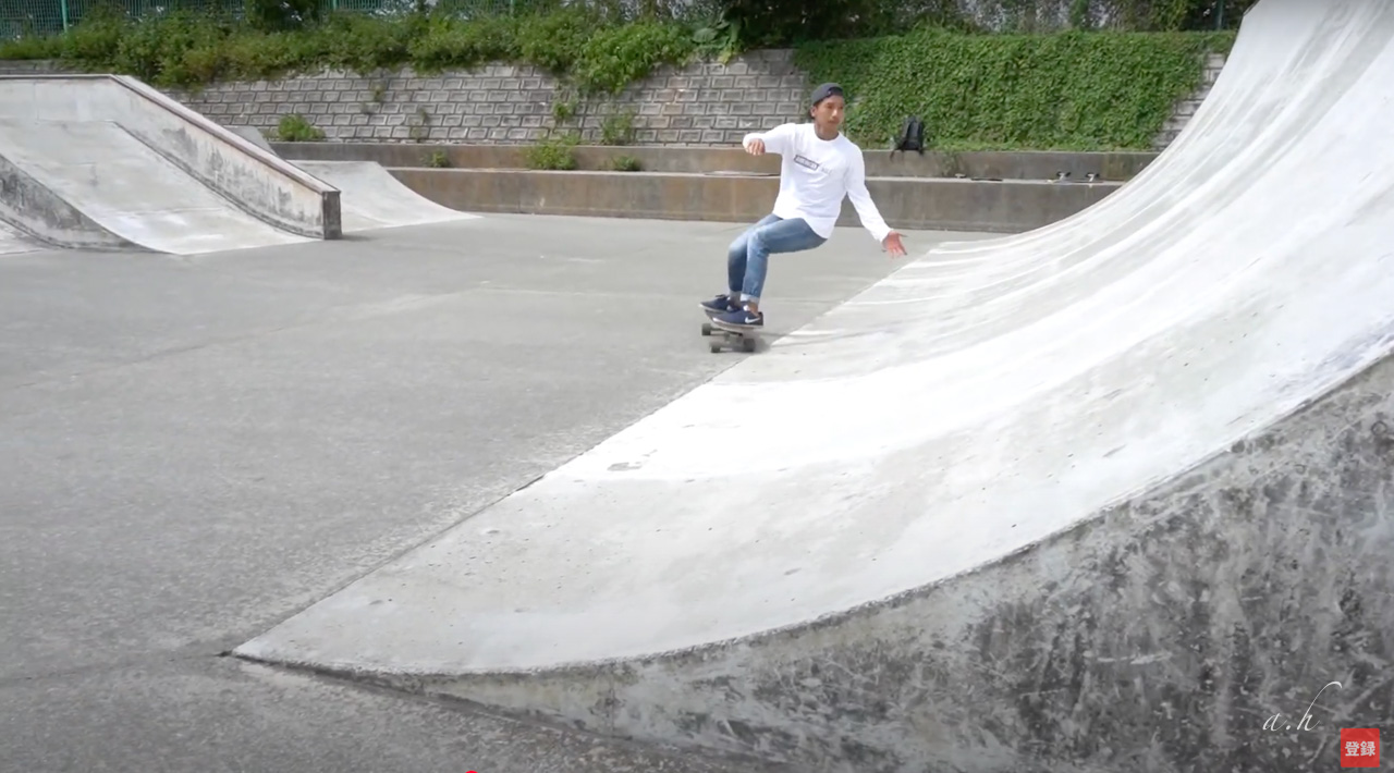 Carver Surfskate C7 GREENROOMに乗っている画像