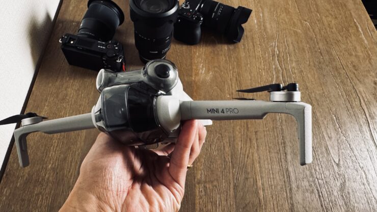 サーフィン空撮に使うDJI Mini 4 Pro本体（ヒガシーサー私物）