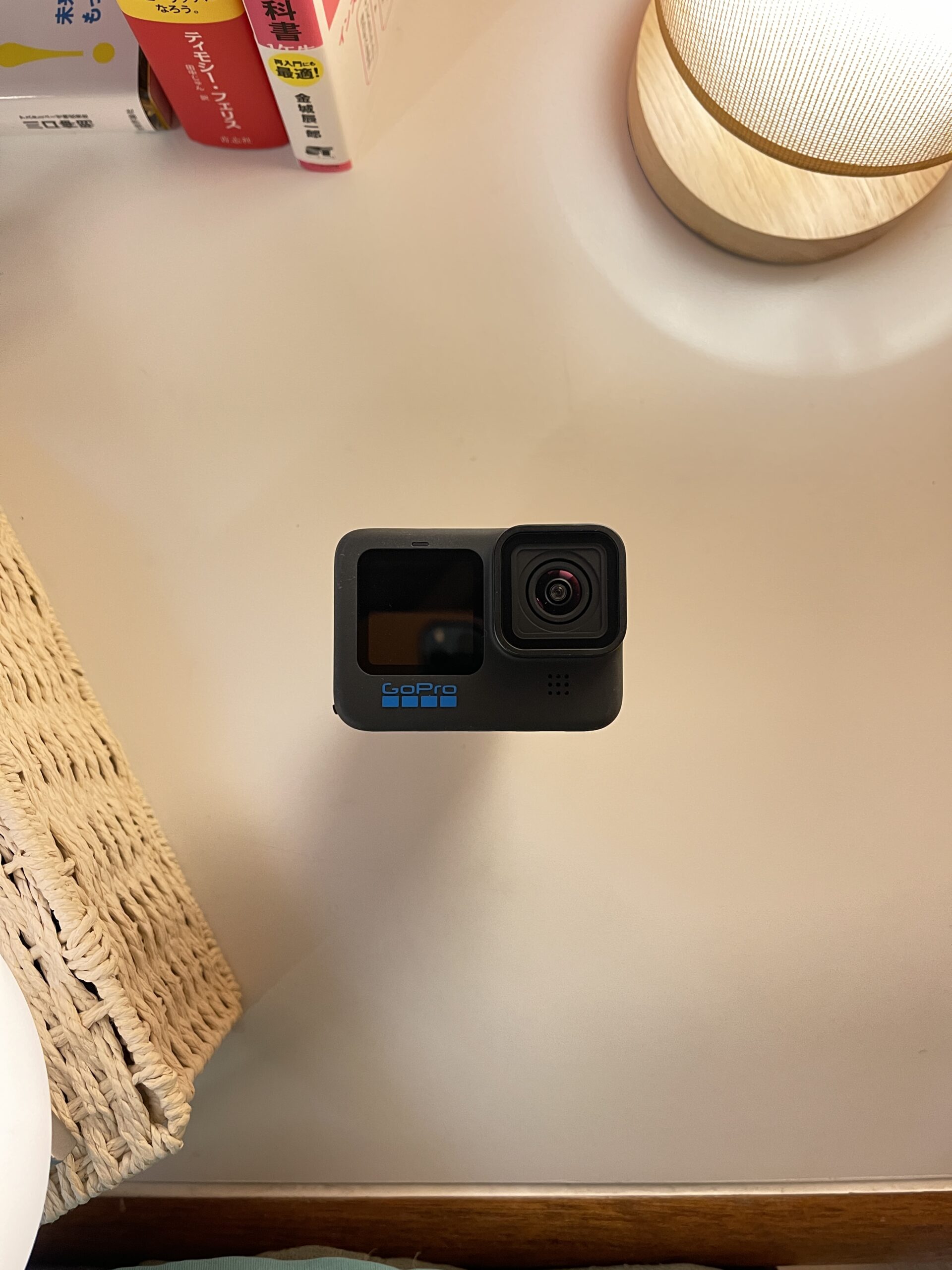 GoPro HERO10 Blackの本体。前面にカラー液晶がついた世代