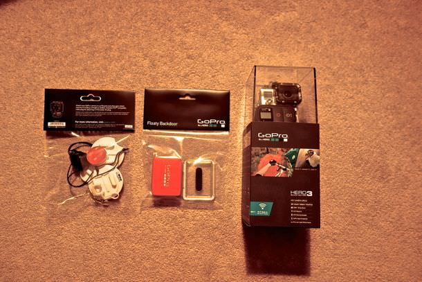 GoPro HERO3の箱とFloaty Backdoorなどの付属品